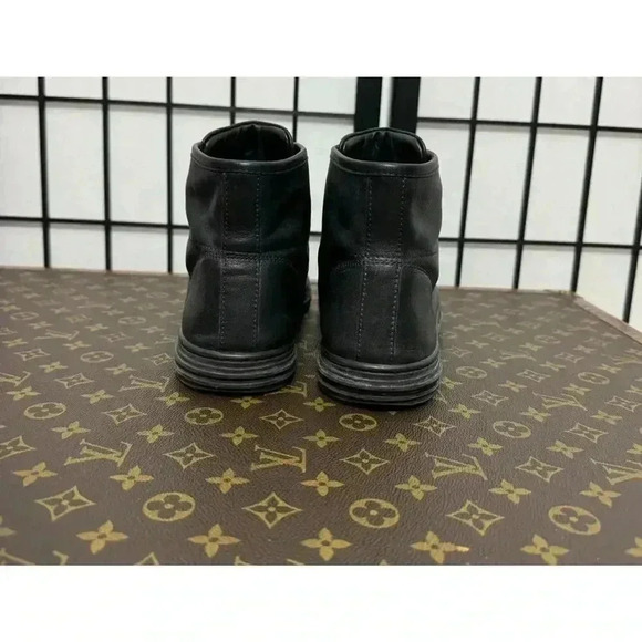 Gucci Logo Black Leather High Tops - Picture 5 of 10